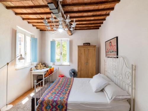 Postel nebo postele na pokoji v ubytování Pet-Friendly Umbria Villa