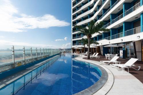 Swimming pool sa o malapit sa SL Hotel Gangneung