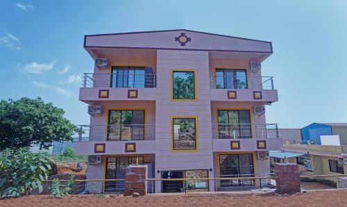 a large pink building with a balcony at Treebo Trend Infinity View Mahabaleswar in Mahabaleshwar