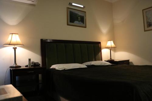  Hotel InterContinental Kabul -  Room  picture :   Minibar    Minibar    Bath                           