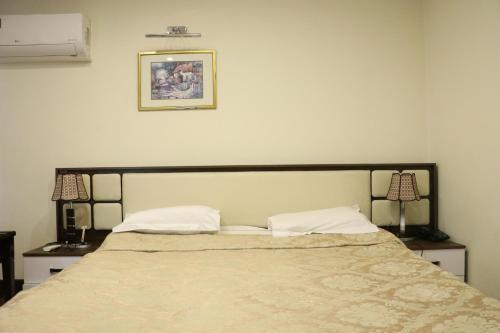  Hotel InterContinental Kabul -  Room  picture :   Minibar    Minibar    Bath                           