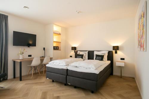 Кровать или кровати в номере Snoozz Hotels Bolsward Boutique hotel zonder receptie met digitale sleutel