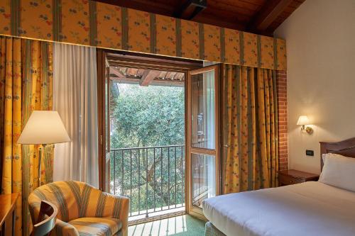 a bedroom with a bed and a large window at Relais Santo Stefano in Sandigliano