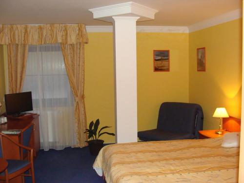 Postel nebo postele na pokoji v ubytování Wellness Hotel Anna Nejdek