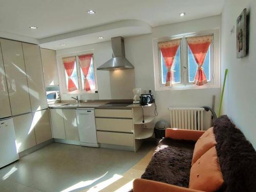 Appartement cosy, proche thermes et pistes, équipé WiFi, parking gratuit, casier à skis - FR-1-234-24