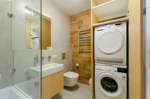 Ванная комната в 13129 Nivki-Park cozy apartment