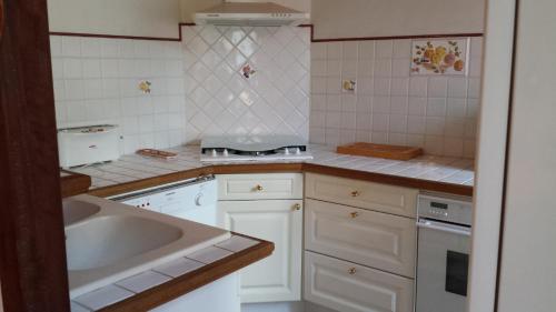 Kuchyňa alebo kuchynka v ubytovaní La maison de grand-mère Angèle
