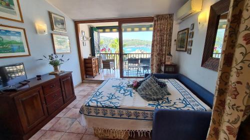 a bedroom with a bed and a view of the ocean at La Pianotta Sulla Spiaggia in Porto Azzurro