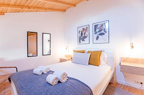 Vila Burgães by LovelyStay