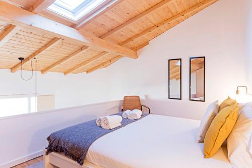 Vila Burgães by LovelyStay