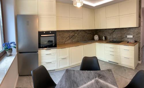 Kuchyňa alebo kuchynka v ubytovaní Apartament Wiżajny