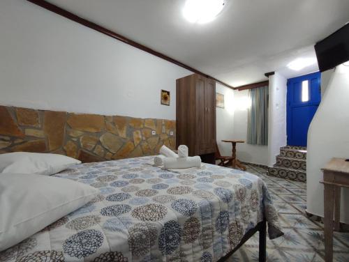 Katil atau katil-katil dalam bilik di Alexandros by the Beach - Serifos
