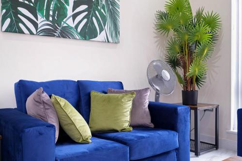 O zonă de relaxare la Oxford Rd 2 Bed Serviced Apartment 06 with Parking, Reading By 360Stays