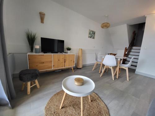 La Coudalere - F2 avec WiFi - Vue sur Sunset - Piscine chauffée