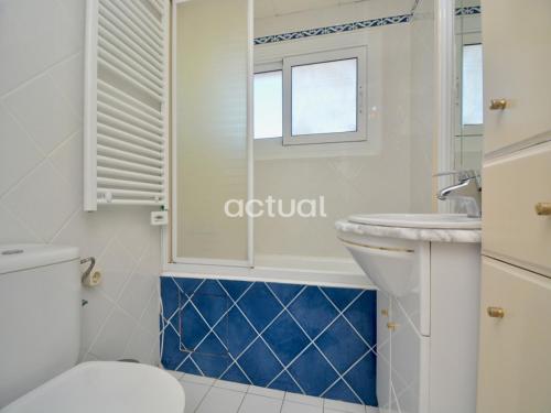 A bathroom at Marina A-4