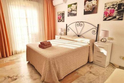 Cama o camas de una habitación en Céntrico apartamento con vistas al mar y terraza a 20m Playa Fuengirola