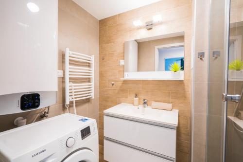 A bathroom at Andante Panoráma Apartman