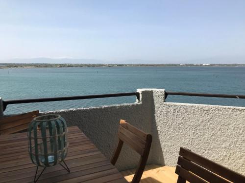 a balcony with a view of the water at Ile du Cap Couladère - Vue magnifique lac marin - Baignoire Jaccuzi - Complexe piscine, sportif, animations in Le Barcarès