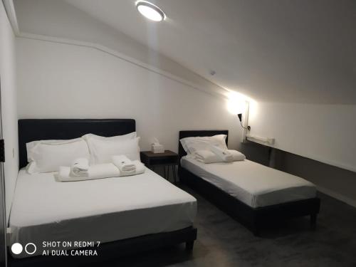 Postel nebo postele na pokoji v ubytování Galaxy Pods Capsule Hotel Boat Quay