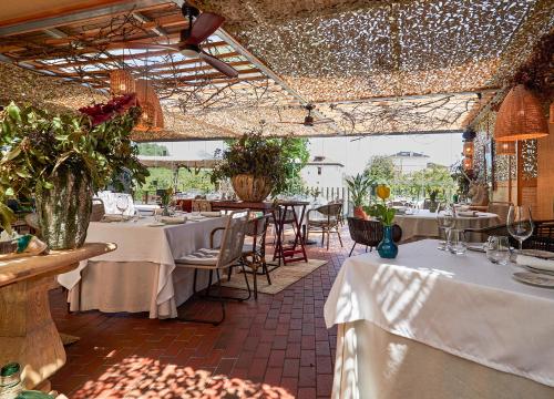 a restaurant with tables and chairs with white table cloth at La Piconera Hotel & Spa in Ribadesella