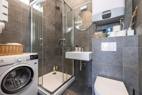 Ένα μπάνιο στο #stayhere - Apartment with Terrace BBQ at Šventosios Vartai