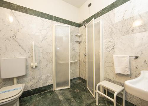 Um banheiro em Hotel Il Gelso