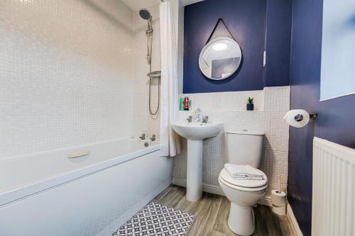 a bathroom with a white toilet and a sink at Silver Stag Properties, Modern 2 BR House in Thringstone