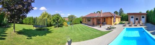 a backyard with a swimming pool and a house at Prázdninový dům Bezkov u Znojma in Bezkov