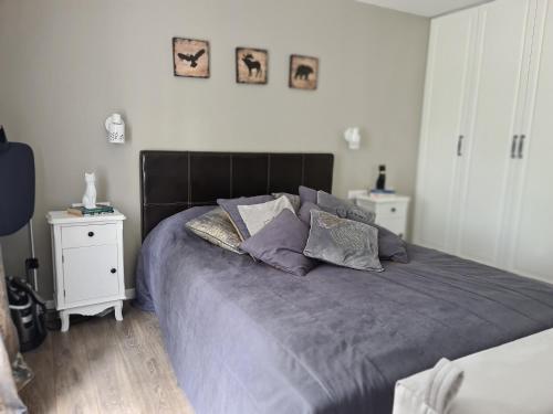 Ένα ή περισσότερα κρεβάτια σε δωμάτιο στο West coast apartments