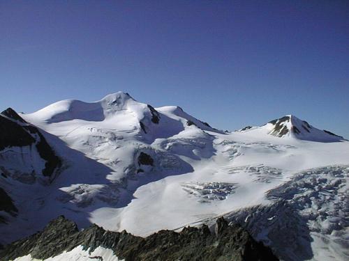 a mountain covered in snow with a blue sky at s'Huamatl in Sankt Leonhard im Pitztal