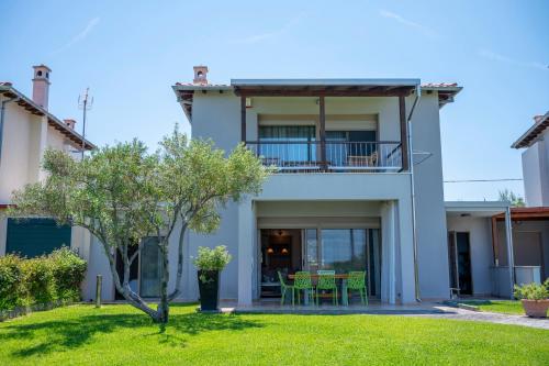 Lavender Pool Villa, Pefkohori #FeelsLikeHome