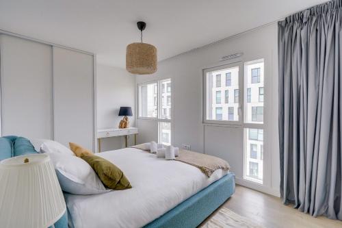 Een bed of bedden in een kamer bij L'EMBLEM - Incroyable vue sur la Cité du vin