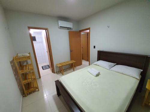 Uma cama ou camas num quarto em Apartamento aconchegante em Luis Correia