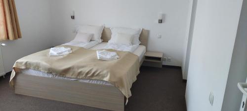 Tempat tidur dalam kamar di Vila Iulia