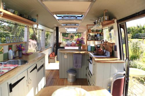 Gallery image of Finest Retreats - Majestic Bus in Newchurch