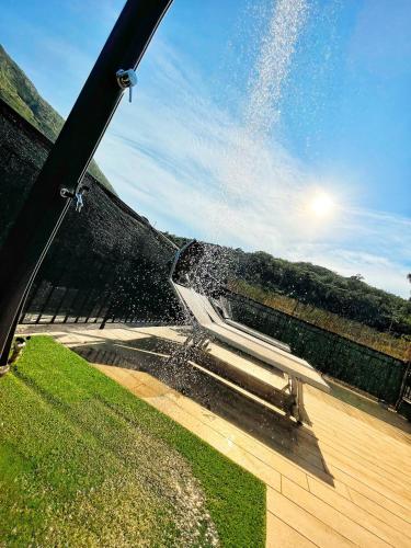 a bench in a park with the sun in the sky at B&B L'agrumeto in Nocera Inferiore