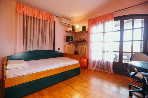 Un pat sau paturi într-o cameră la Villa Kalma