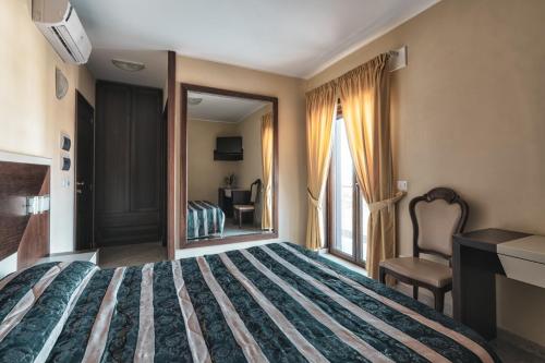 Säng eller sängar i ett rum på Hotel Insonnia