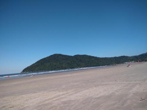 Ein Strand an oder in der Nähe des Ferienhauses