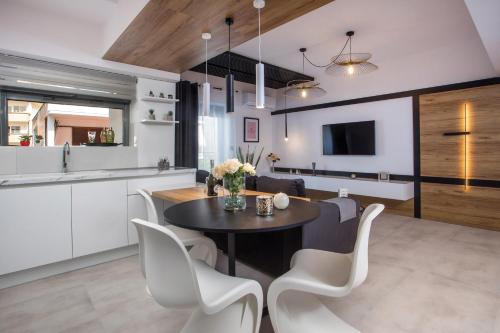 Rhodes Diamond luxury flat in the heart of town