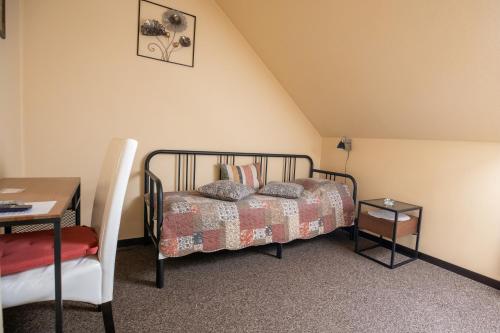 Postel nebo postele na pokoji v ubytování City Center Kaķis B&B