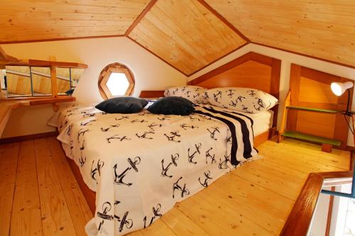 a bedroom with a bed in a attic at Robinson Corto Maltese in Bol