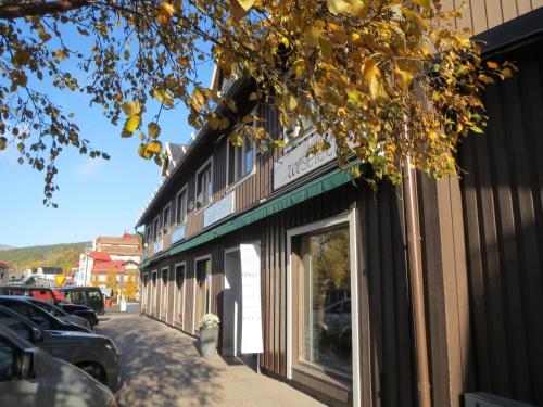 a store front of a building on a street at Åreguiderna - Bubblans lägenheter Åre Torg in Åre
