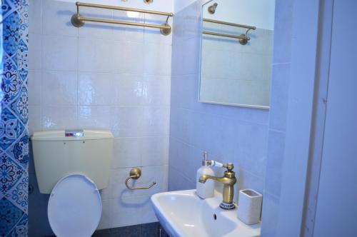 Koupelna v ubytování La Casa Azul - Blue House - Το Μπλε Σπίτι