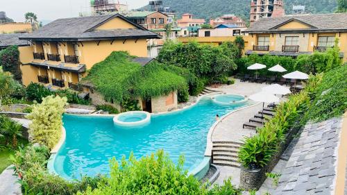 Вид на бассейн в Temple Tree Resort & Spa или окрестностях