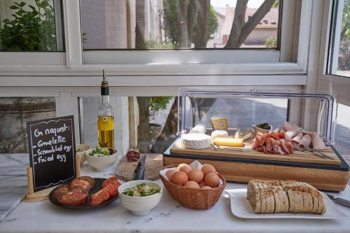 Comida en o cerca de este hotel