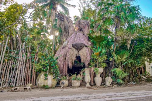 Taman di luar Alika at Gardens Tulum