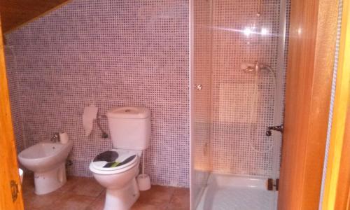 a bathroom with a toilet and a shower at La casa azul del Pantano in La Costana
