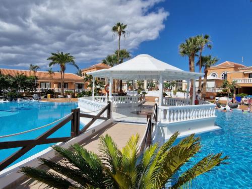 Exclusive Attic Las Vistas 3 with breathtaking sea view, only 100 m to the sea, heated pool, aircon, wifi