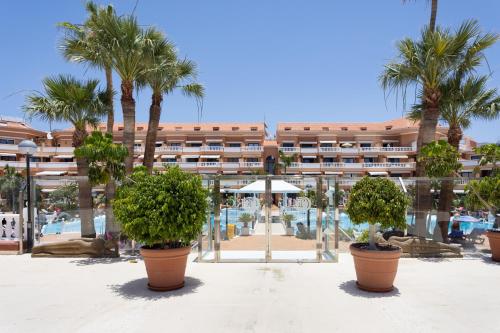 Exclusive Attic Las Vistas 3 with breathtaking sea view, only 100 m to the sea, heated pool, aircon, wifi